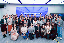 走进标杆现场，共探AI转型——Ebpay数码国际携手企业高管参访埃森哲智能运营中心
